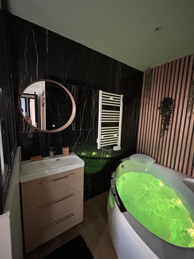 Апартаменты T4 Jolie Vue Avec Jaccuzzi Витроль Экстерьер фото